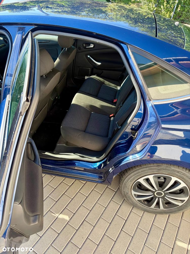 Ford Mondeo 2.0 Ghia - 15