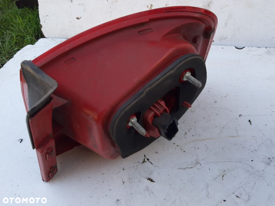 LAMPA REFLEKTOR PRAWA LEWA TYŁ VW PASSAT B6 SEDAN W BŁOTNIK - 4