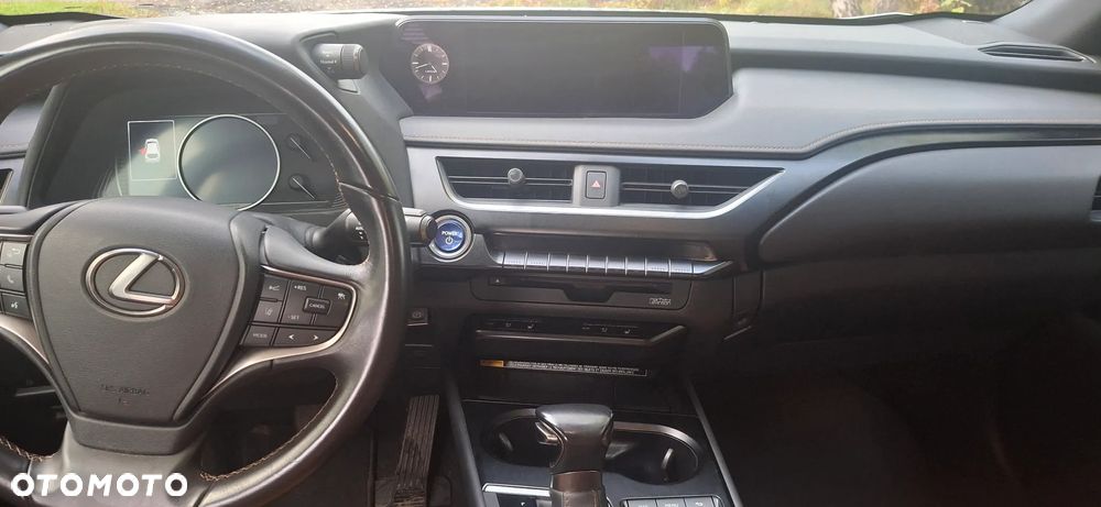 Lexus UX 250h GPF Omotenashi AWD - 4