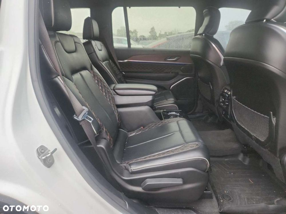 Jeep Grand Cherokee - 11