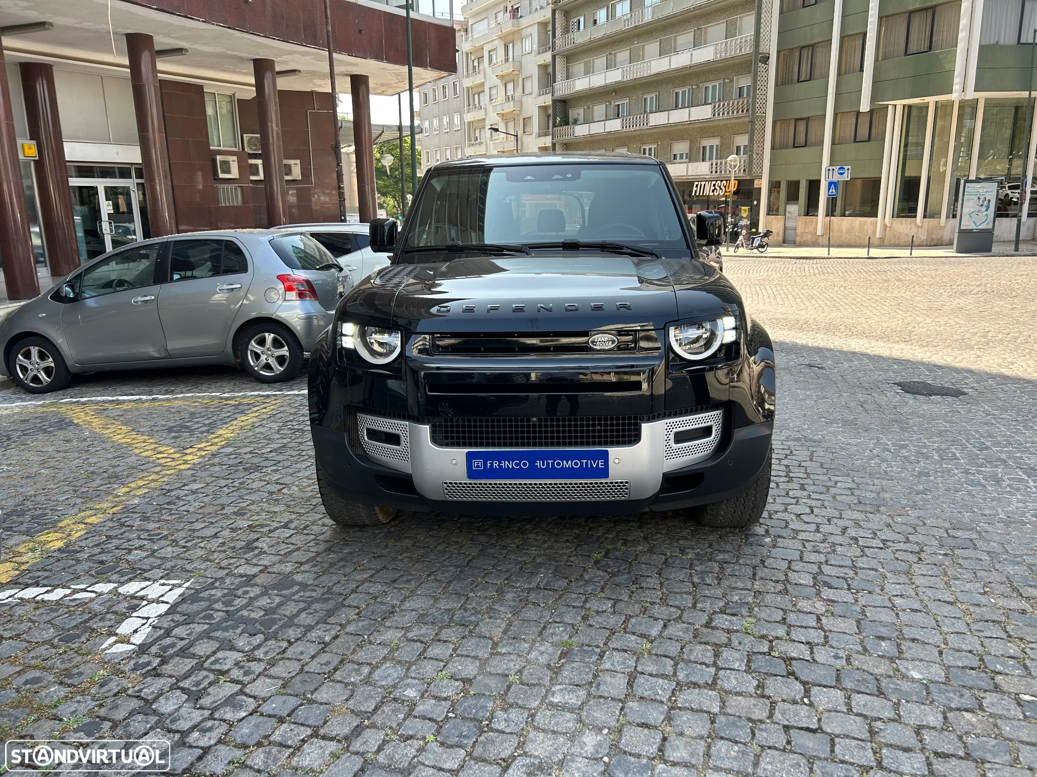 Land Rover Defender 2.0 P300e 110 AWD S - 2