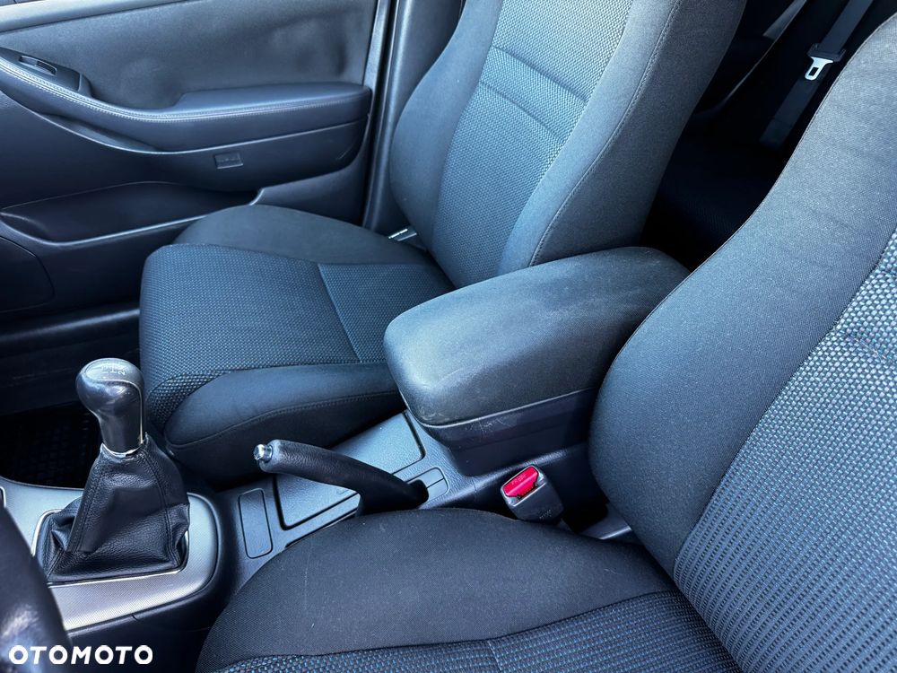 Toyota Avensis 1.8 VVT-i Executive - 23