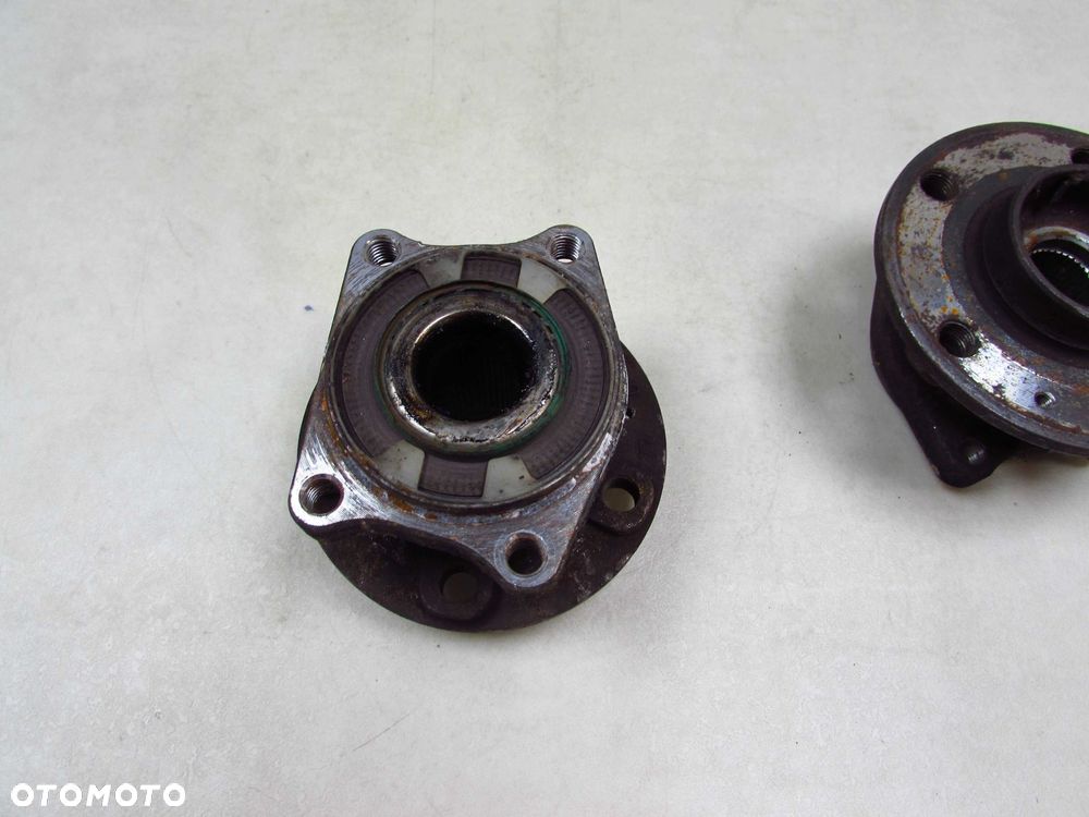 VOLVO S60 V70 XC70 AWD 00- PIASTA LOZYSKO KOLA TYL - 2