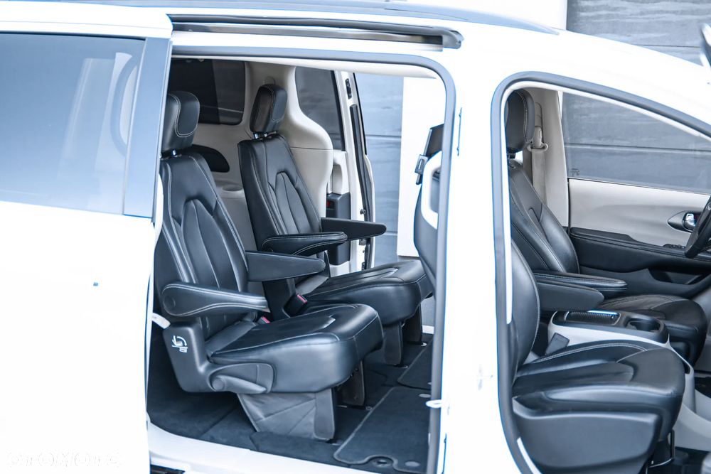 Chrysler Pacifica - 25