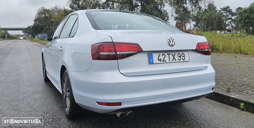 VW Jetta 2.0 TDI Confortline - 21