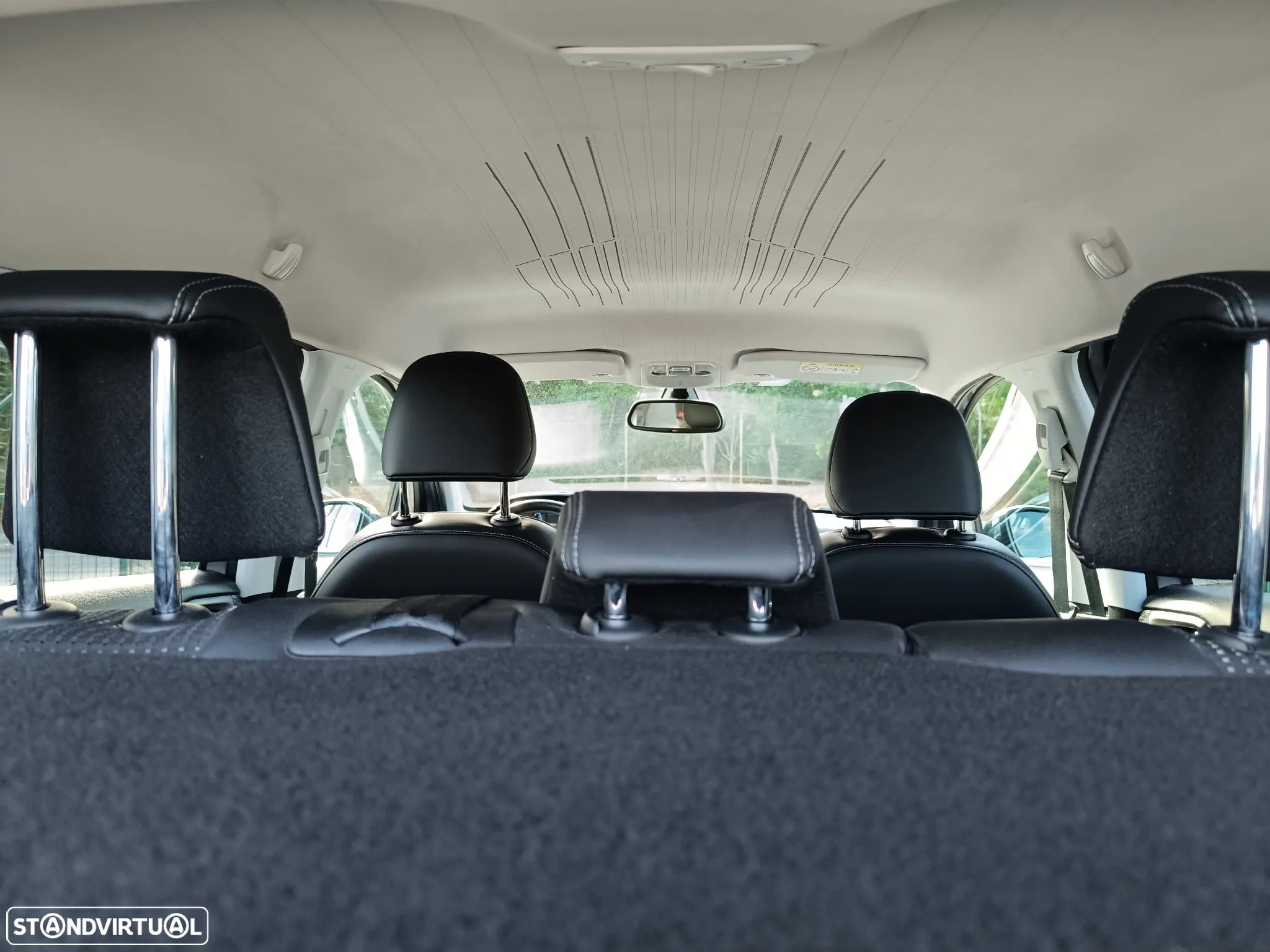 Peugeot 2008 1.2 PureTech Allure - 14