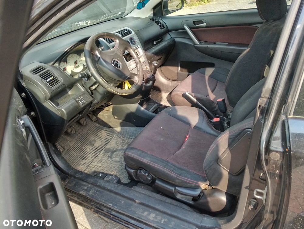 Honda Civic VII FL (04-06r.) 1.4 B 89KM. Silnik D14Z6 Skrzynia.Cały na części. GWARANCJA !!! Przód Tył Zestaw Komplet Drzwi Klapa Zderzak Błotnik Maska Grill Atrapa Szyba Pas Lampa Lusterko Boczki Fotel Kanapa Kokpit Deska Rozdzielcza Przełącznik Włącznik Sterownik Przewody Wiązka Instalacja Moduł Komputer Czujnik Listwa Pompa Alternator Wtryski Głowica Rozrusznik Kompresor Sprzęgło Dwumas Silnik Skrzynia ABS Klimatyzacji Paliwa Wspomagania Kolektor Turbina Przepustnica Zawór Chłodnica Koło Hak Belka Sanki Zawieszenie Mcpherson Półoś Amortyzator Wydech Tłumik Zacisk Most - 7