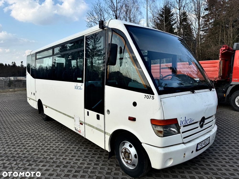 Mercedes-Benz Mediano 815 - 2