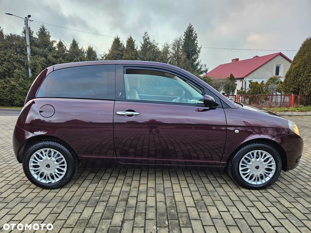Lancia Ypsilon 1.4 8V Platino (4 os.) - 6