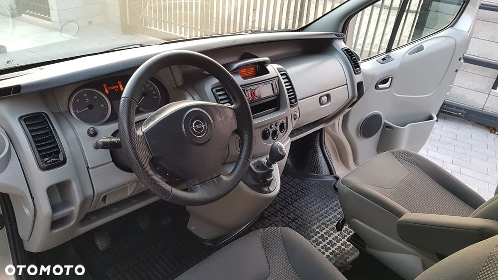 Opel Vivaro ver-2-0-tdci-titanium - 17