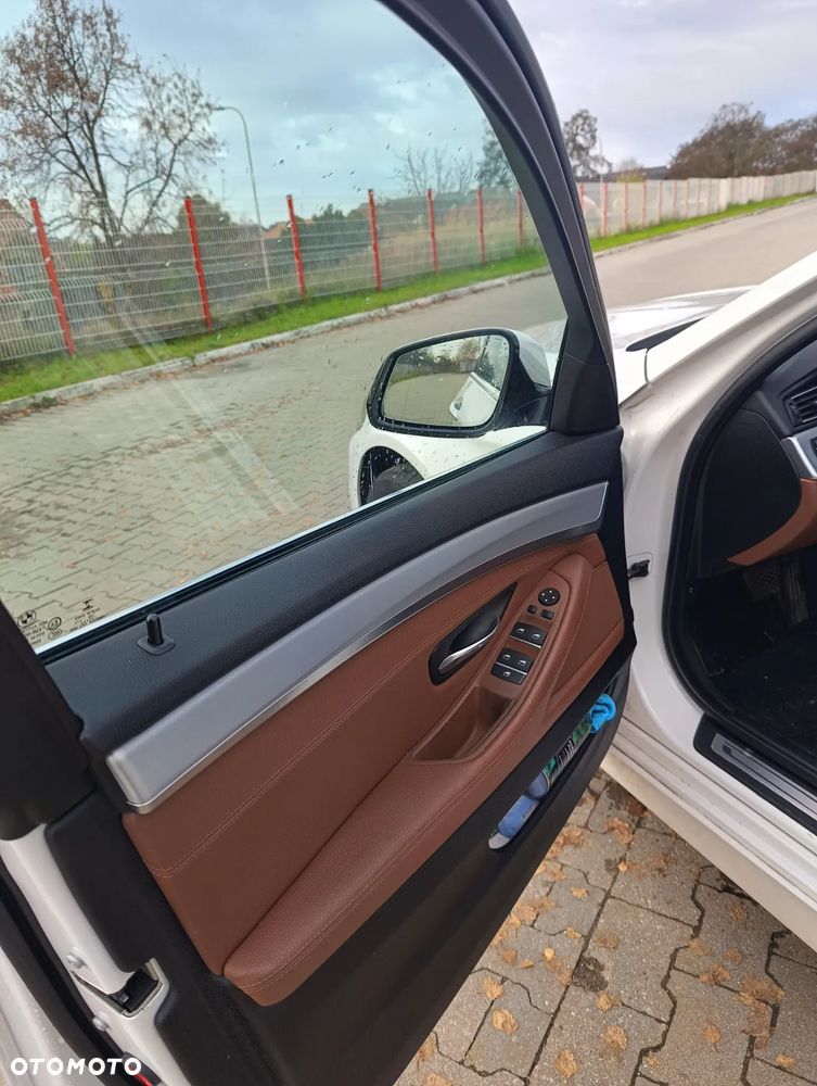 BMW Seria 5 520d Luxury Line - 9