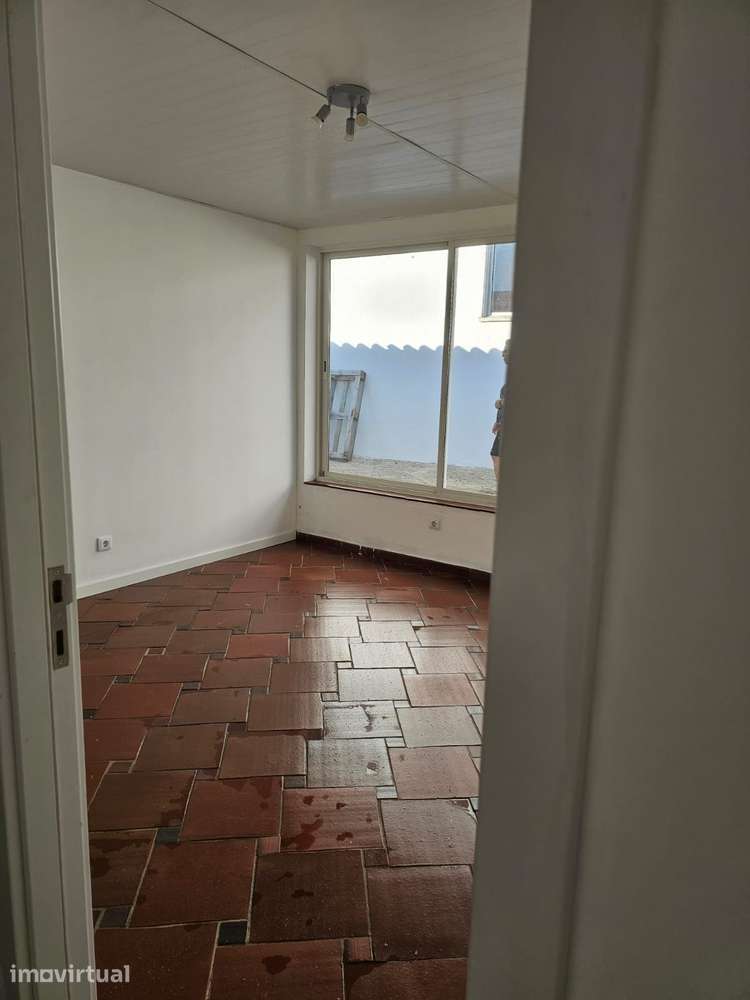 Moradia T2 pronta a habitar com garagem e terraço - Grande imagem: 2/24