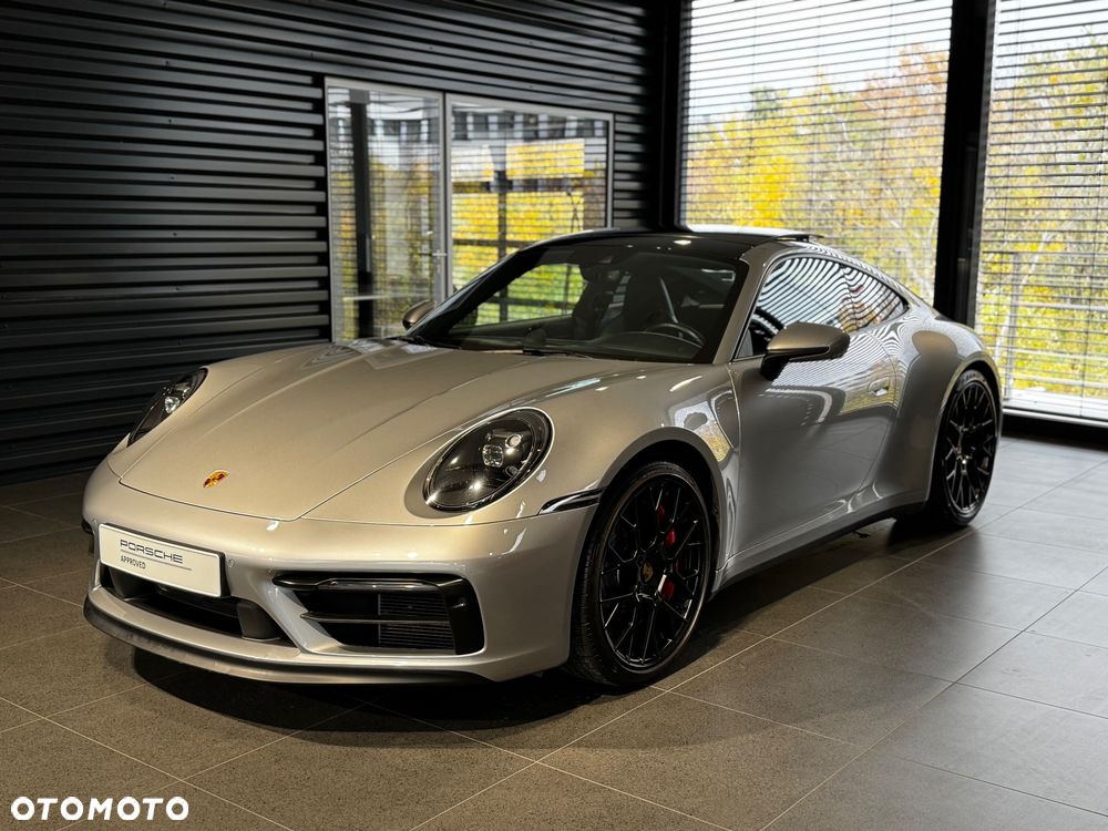 Porsche 911 Carrera GTS - 1