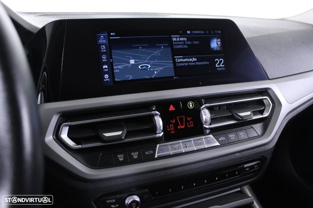 BMW 330 e Touring Auto - 28