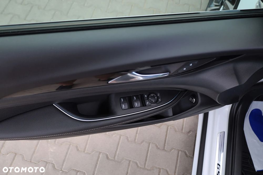 Opel Insignia 2.0 BiTurbo 4x4 GSI - 15