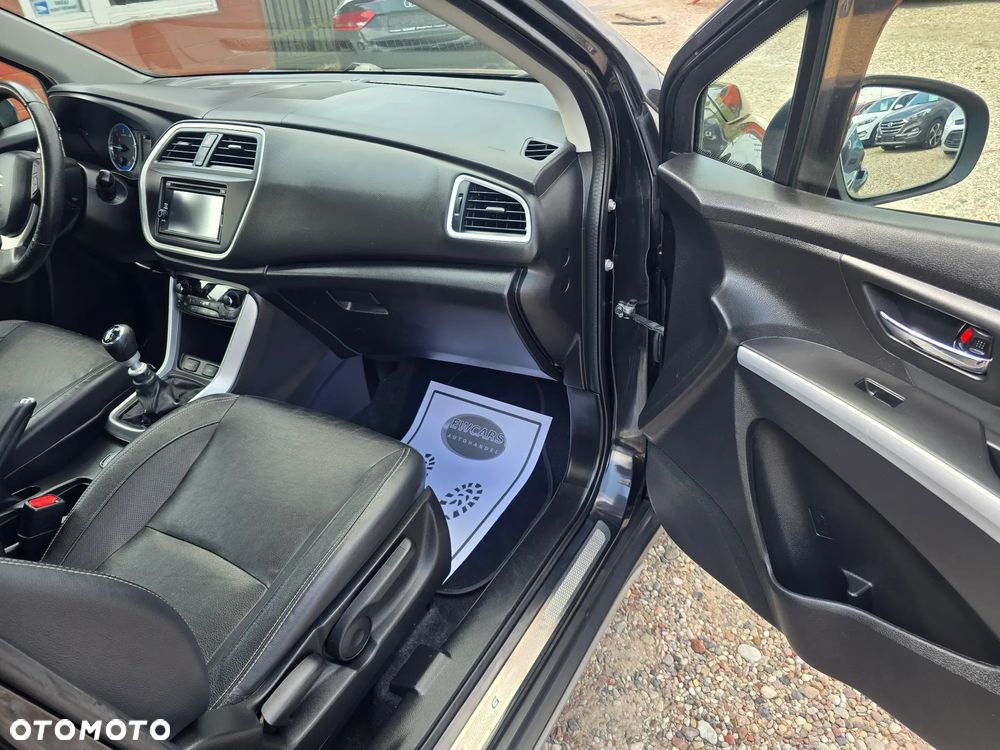 Suzuki SX4 S-Cross 1.6 DDiS Premium 4WD - 38