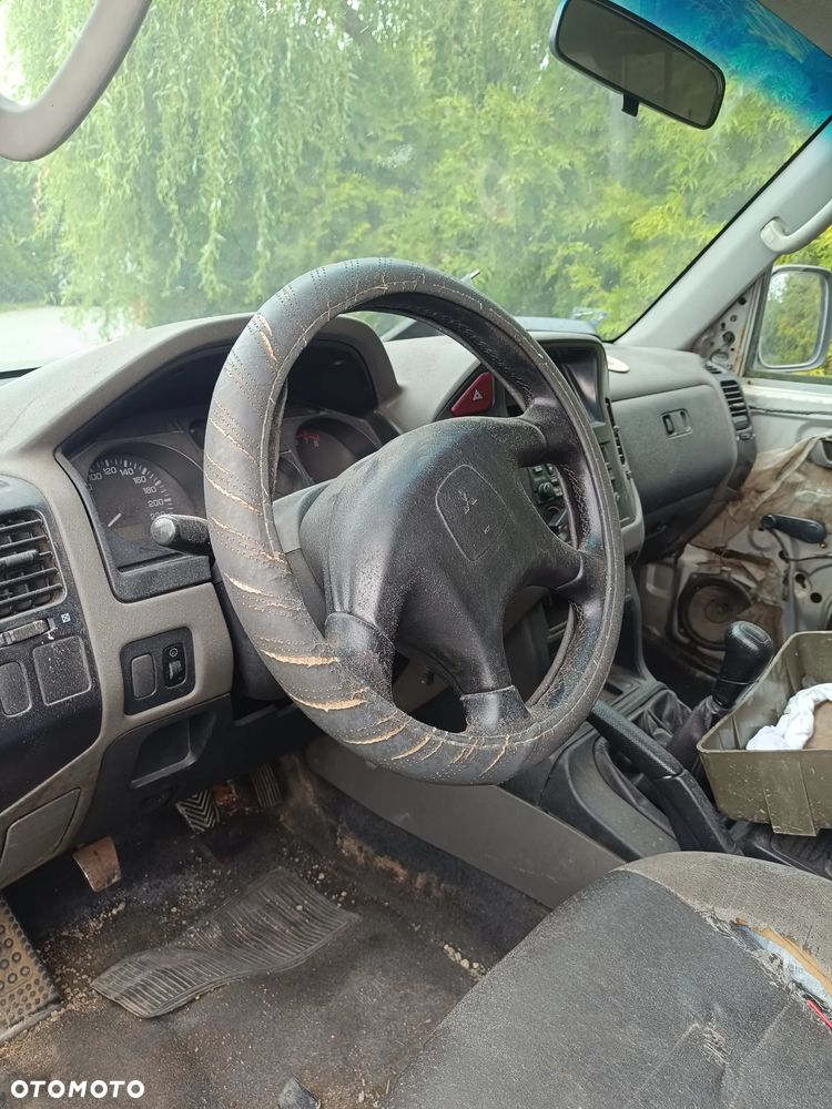 Mitsubishi Pajero - 4