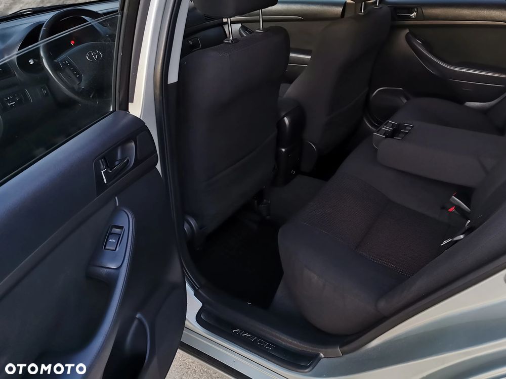 Toyota Avensis - 7
