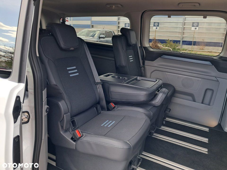 Ford Tourneo Custom - 14