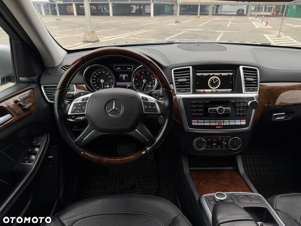 Mercedes-Benz GL - 26