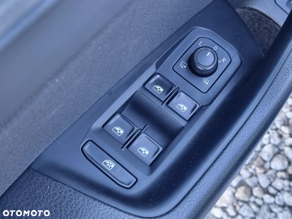 Volkswagen Passat - 24