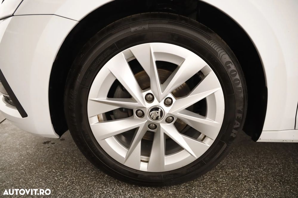 Skoda Octavia 2.0 TDI DSG Style - 27