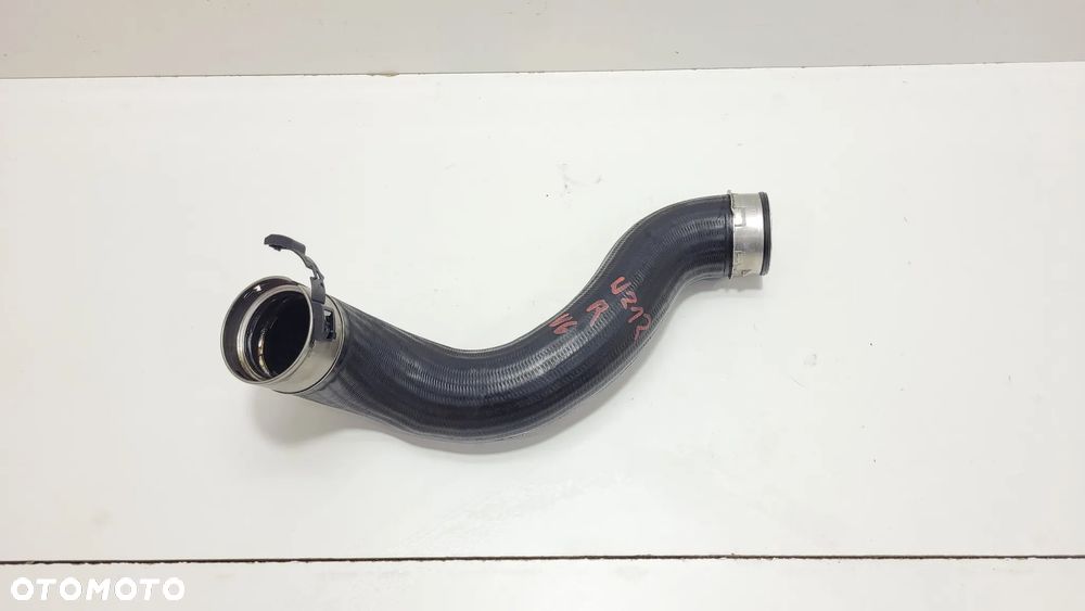 MERCEDES W204 W205 W212 W207 W218 WĄŻ INTERCOOLERA PRAWY V6 - 1