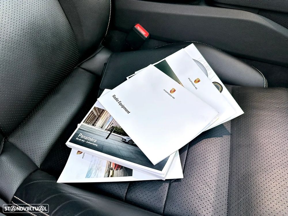 Porsche Panamera Sport Turismo 4 E-Hybrid 10 Years Edition - 31