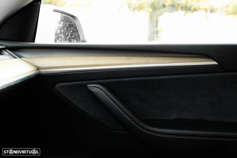 Tesla Model Y Long Range Dual Motor AWD - 45