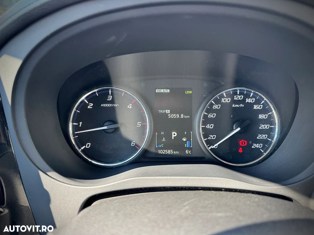 Mitsubishi Outlander - 12