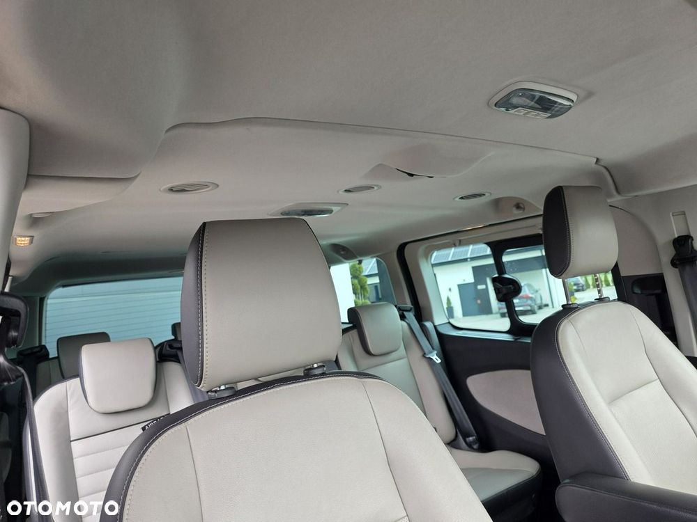 Ford Tourneo Custom - 33