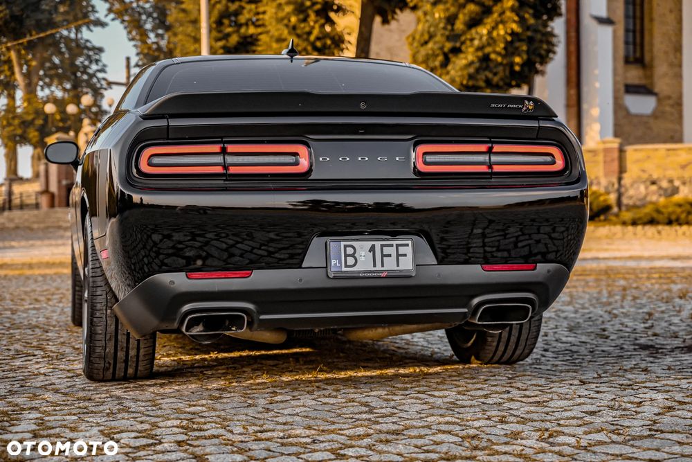 Dodge Challenger 6.4 Scat Pack - 13
