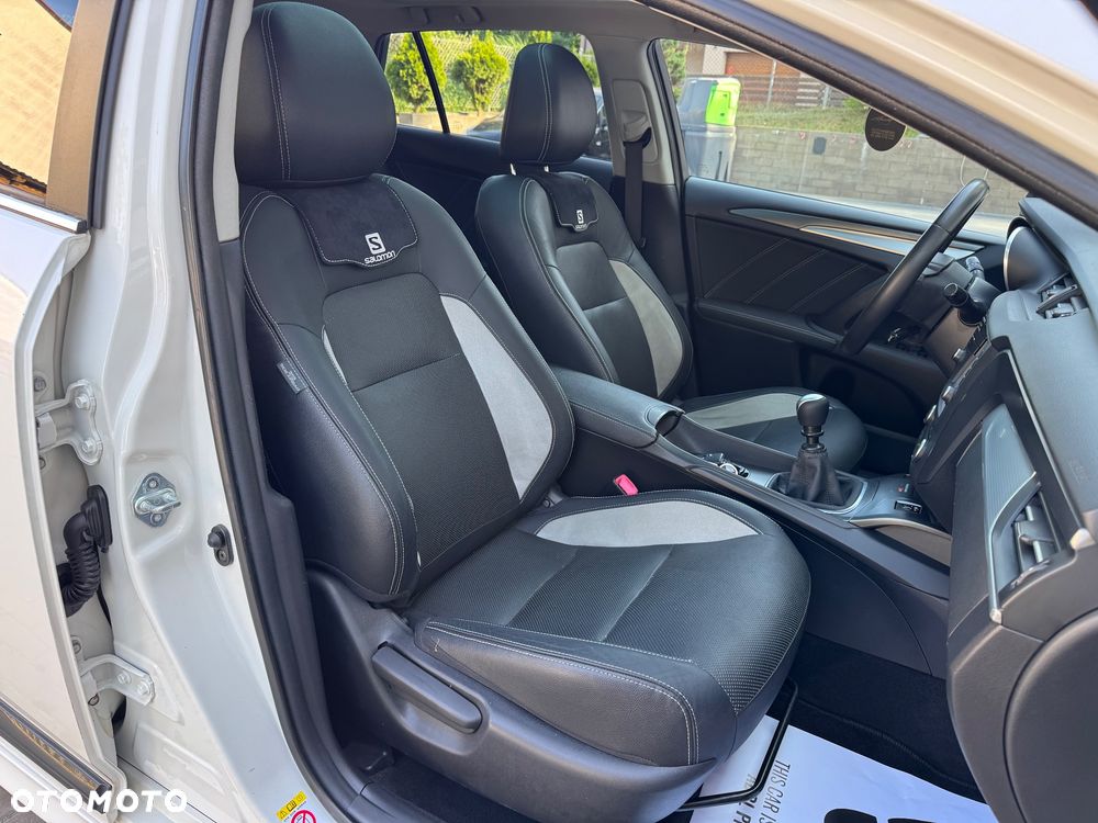 Toyota Avensis 2.0 D-4D Selection - 19