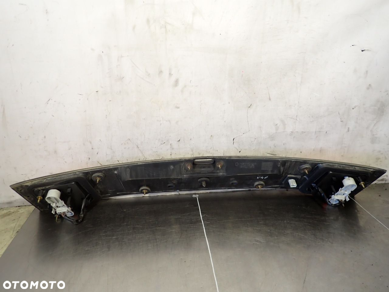 BLENDA KLAPY BAGAŻNIKA VOLVO V40 LIFT 1.9 - 5
