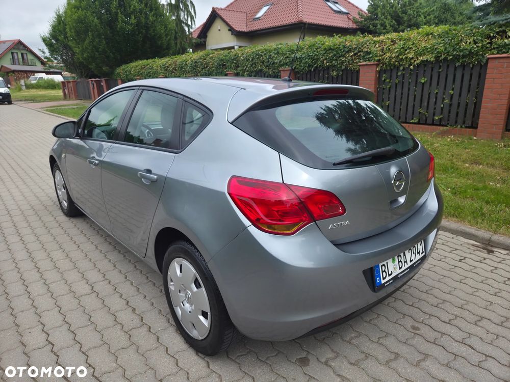 Opel Astra 1.6 - 5