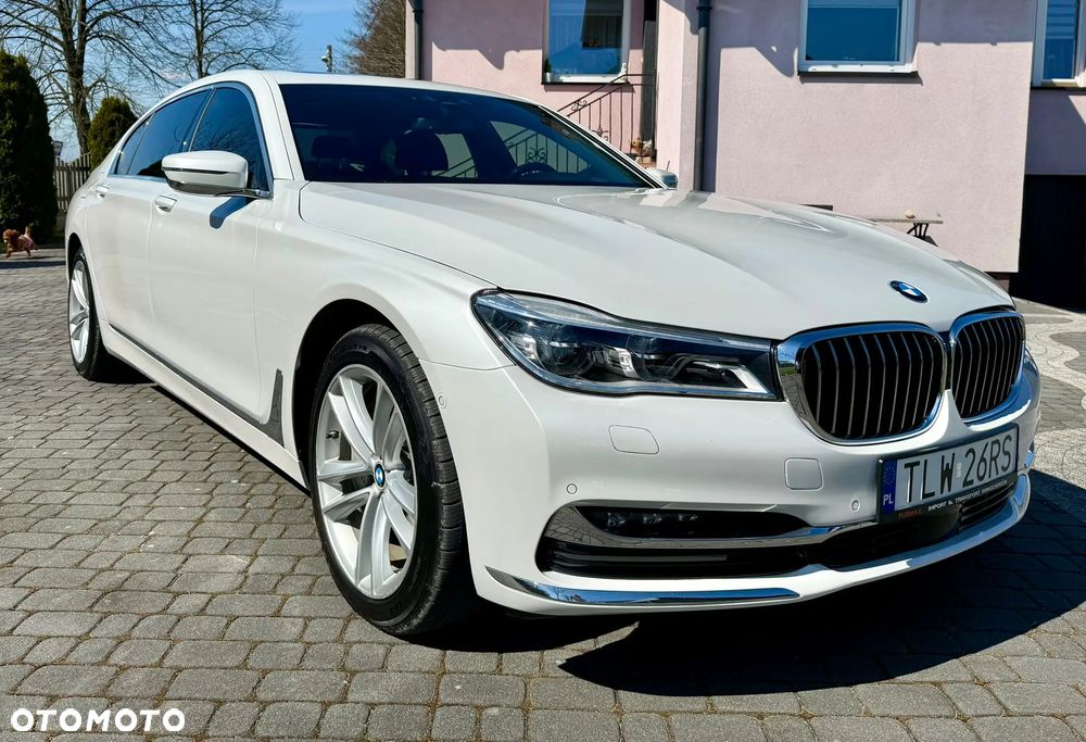 BMW Seria 7 750i xDrive - 9