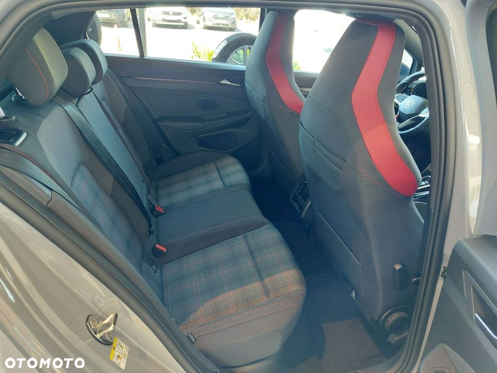 Volkswagen Golf - 12