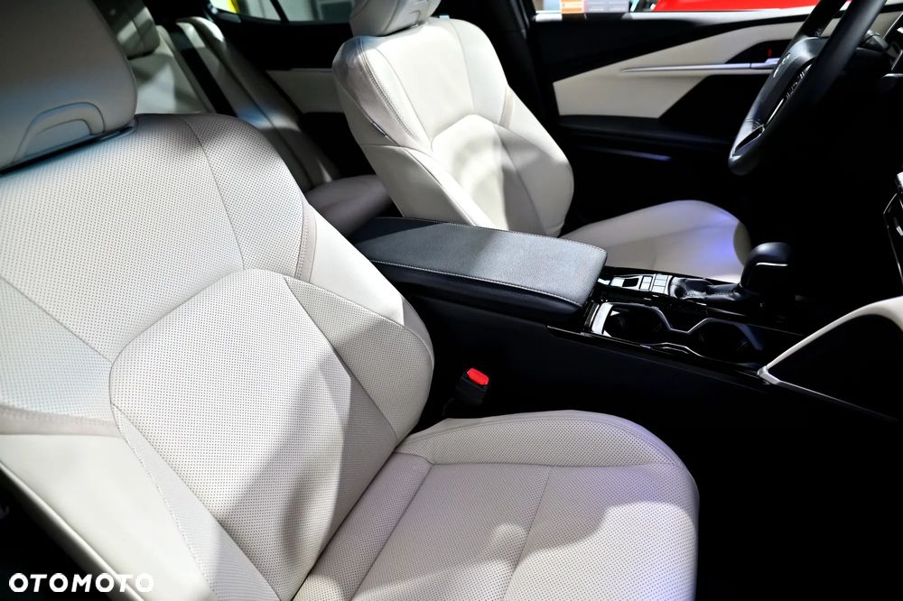 Toyota Camry 2.5 Hybrid Dynamic Force Comfort e-CVT - 17