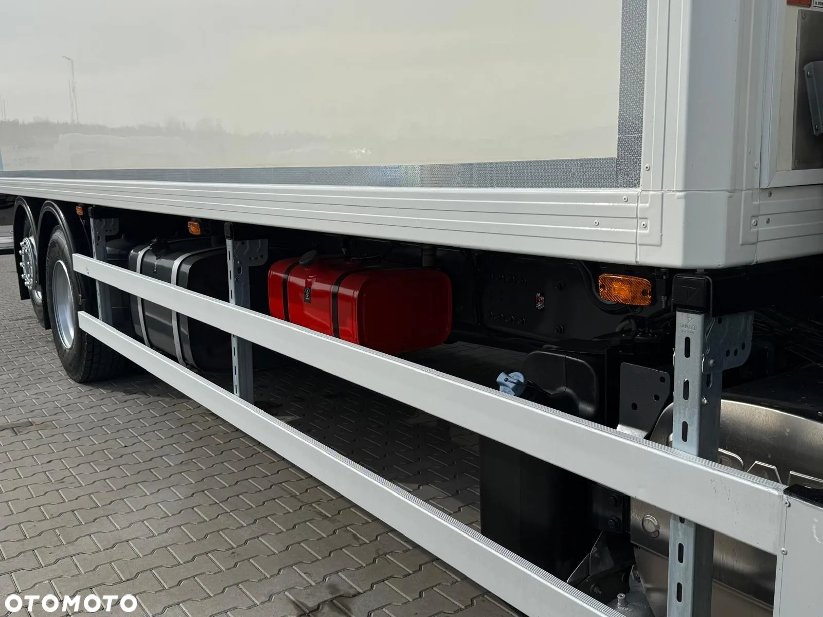 DAF DAF CF XF 75.360 // 6x2 // E5 // chłodnia 21 Epal // sypialka // klima // winda pod spód - 18