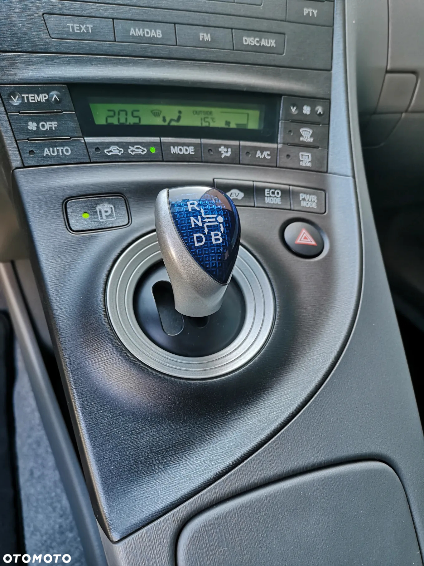 Toyota Prius 1.8 HSD Premium - 18