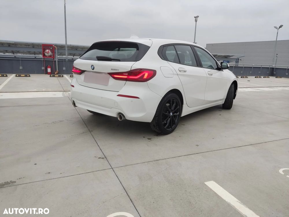 BMW Seria 1 2023 photo 4