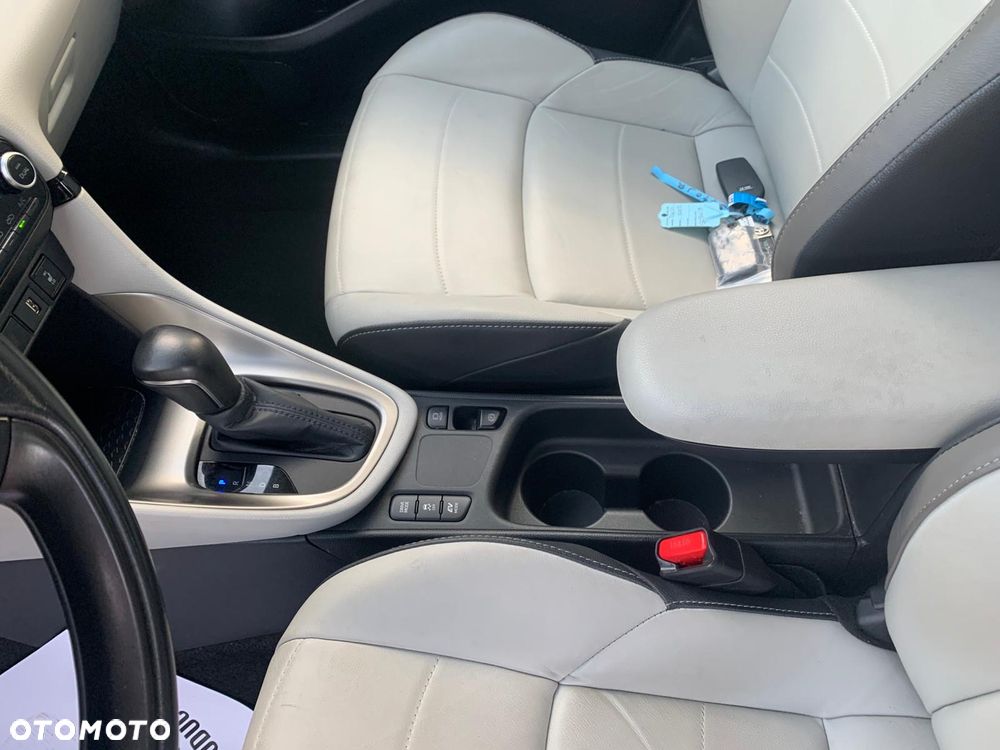 Toyota Yaris Hybrid 100 Selection Platinum - 22