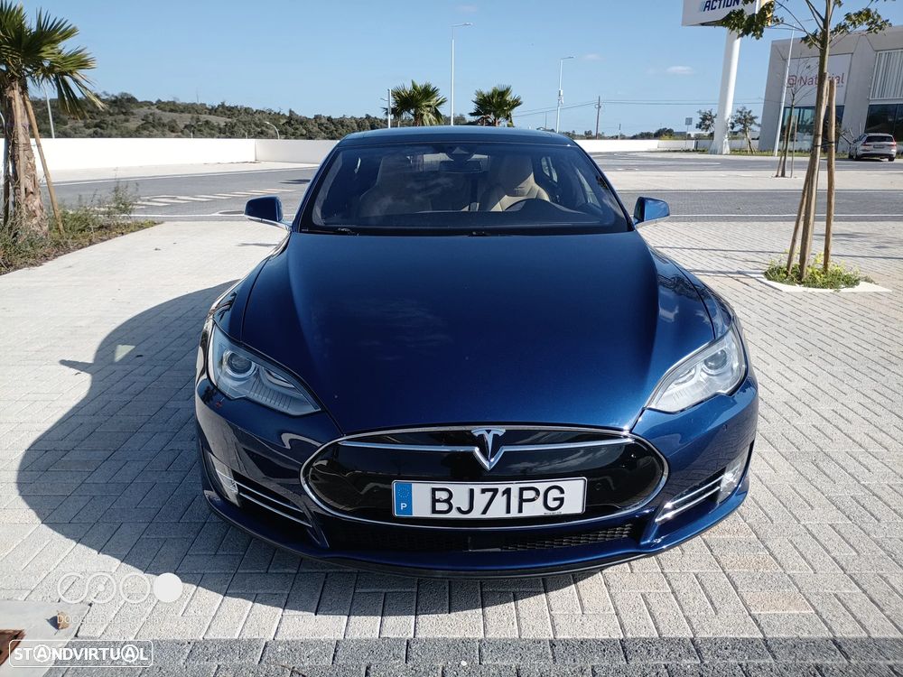 Tesla Model S - 10