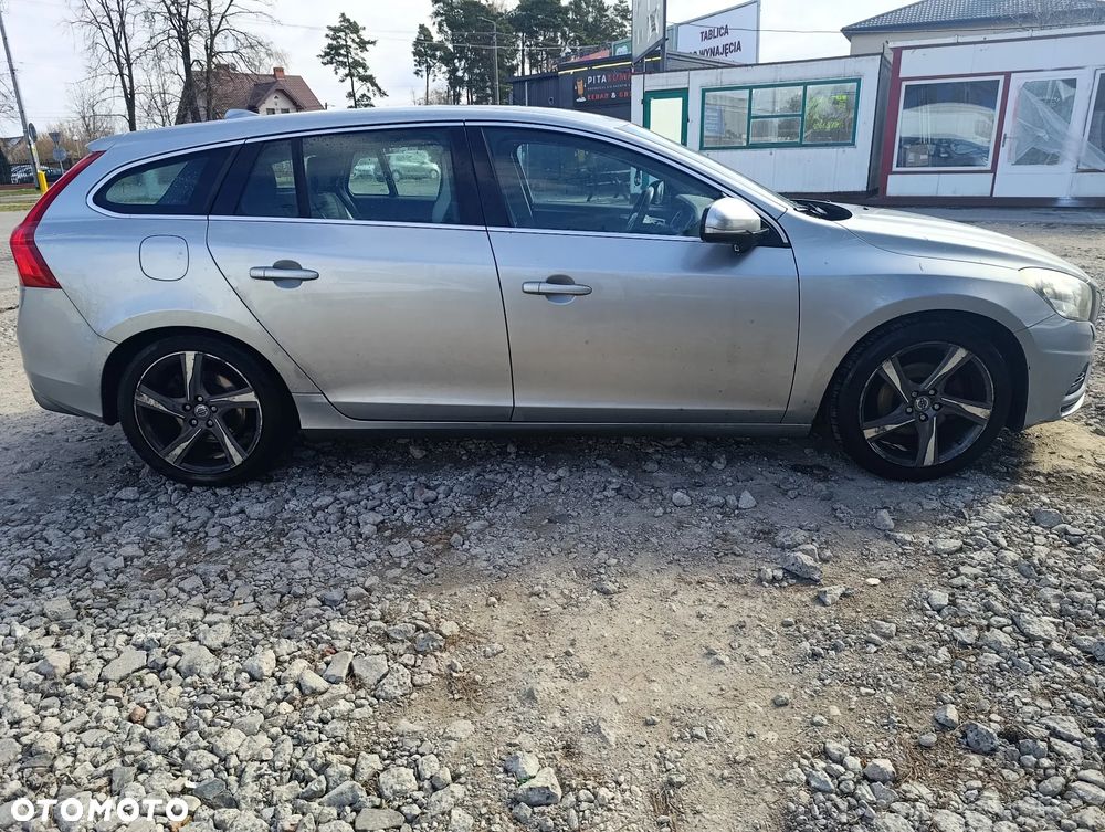Volvo V60 D3 R-Design - 8