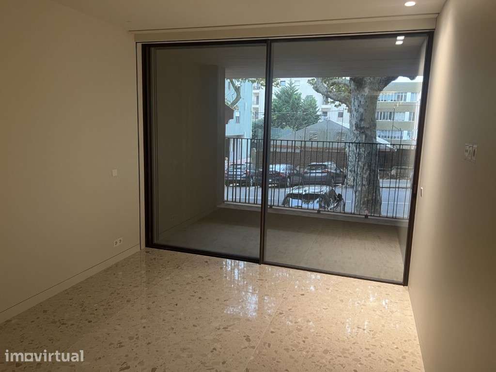 Apartamento T2 Novo com Varandas e Box para 2 Viaturas na Foz - Grande imagem: 5/9