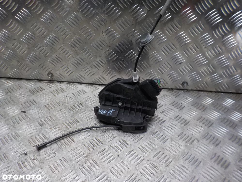 VOLVO V60 ZAMEK DRZWI PRAWY TYŁ