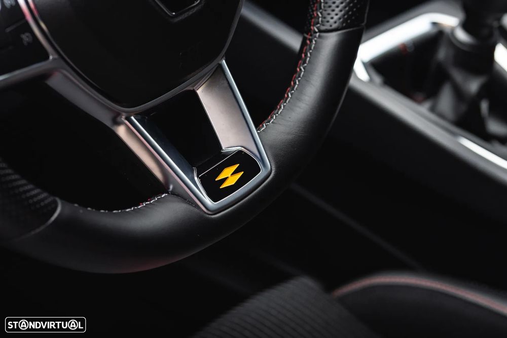 Renault Clio 1.0 TCe RS Line - 24