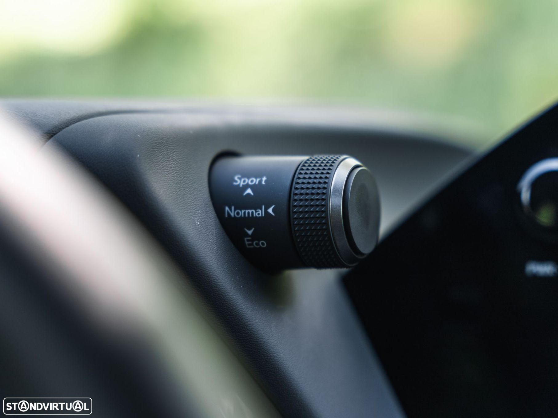 Lexus UX 250h - 23