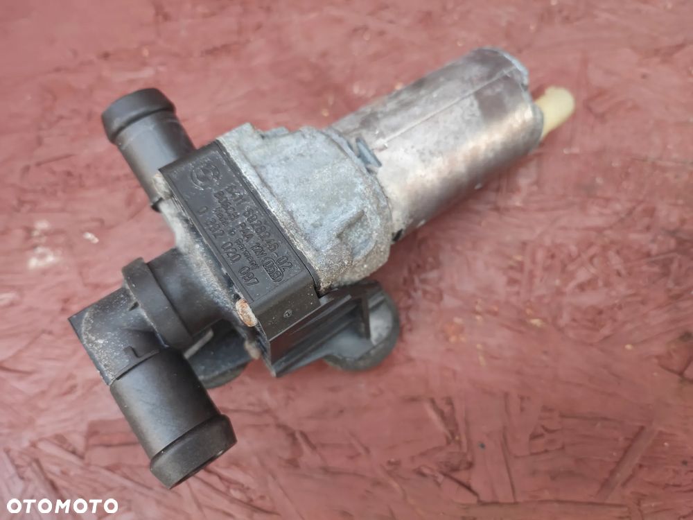 BMW E81 / E82 / E87 / E90 / E92 / E84 / E88 / E93 ORYGINALNA DODATKOWA POMPA WODY / ELEKTRYCZNA POMPA WODY NAGRZEWNICY O NR.  64 11 6 928 246 OEM W BARDZO DOBRYM STANIE - 2