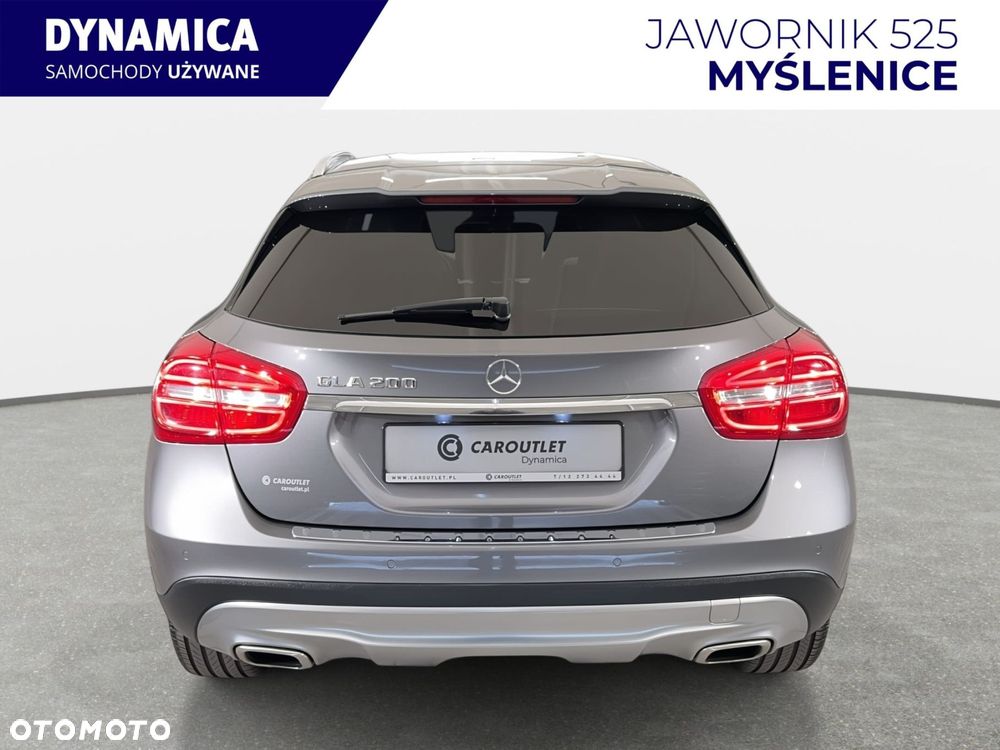 Mercedes-Benz GLA - 8
